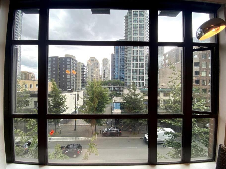 Entire Condo In Heart Of Downtown Vancouver Eksteriør billede
