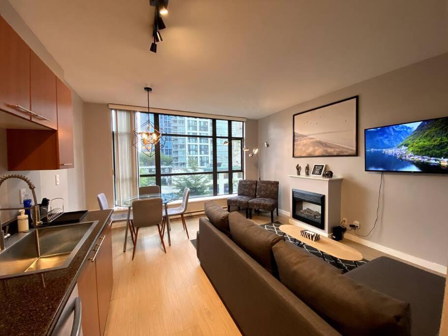 Entire Condo In Heart Of Downtown Vancouver Eksteriør billede
