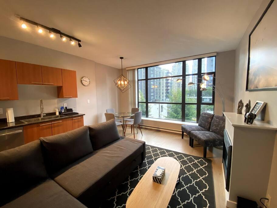 Entire Condo In Heart Of Downtown Vancouver Eksteriør billede